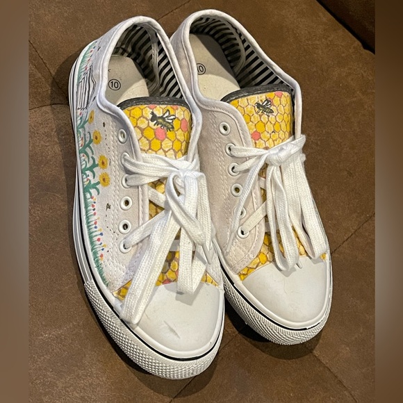 Unique Hand Designed Bee Spring Garden Theme Canvas Shoes Womens Size 10 - Picture 4 of 4